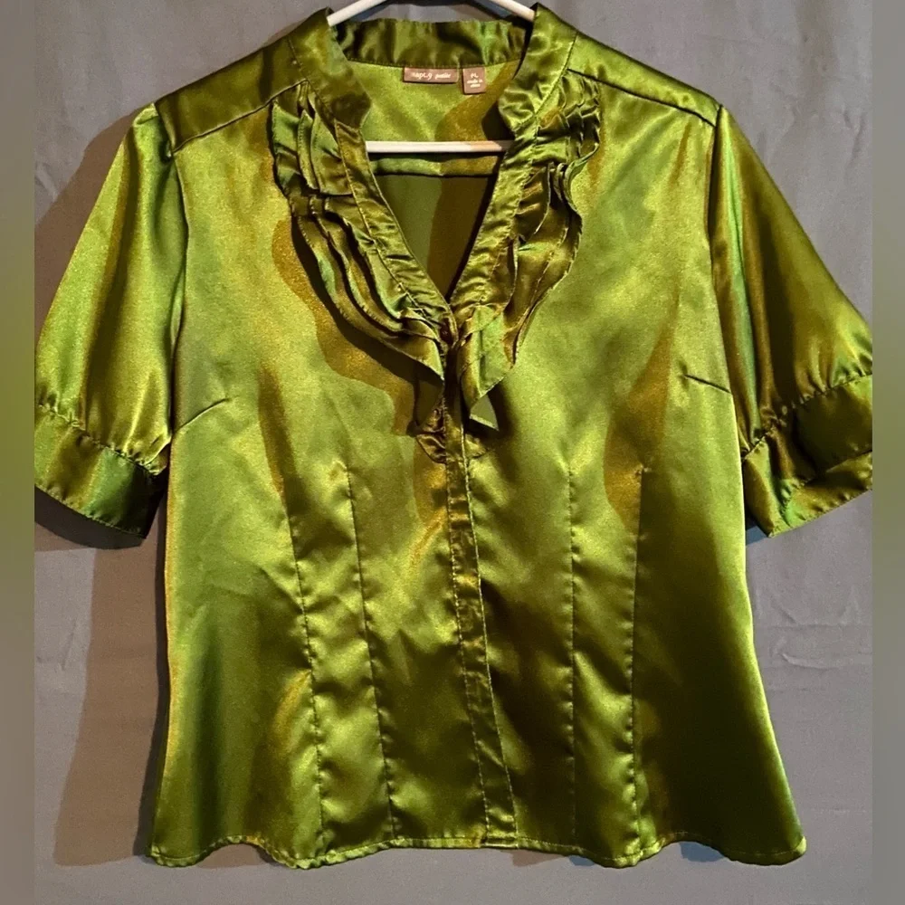 Vntg. Apt.9 Sz-LP Silky/Smooth Green Short Sleve Botton Blouse, Ruffles & Pleats - Picture 3 of 6